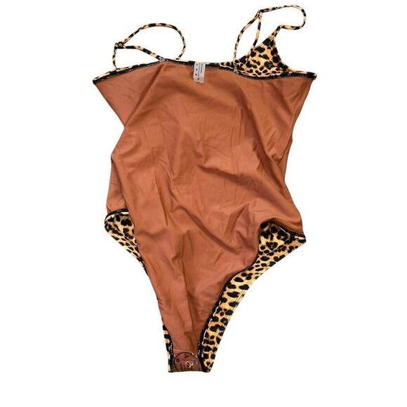 New Without Tags Animal Print One Piece Swimsuit Women’s XL Leopard Vacation - Picture 8 of 11